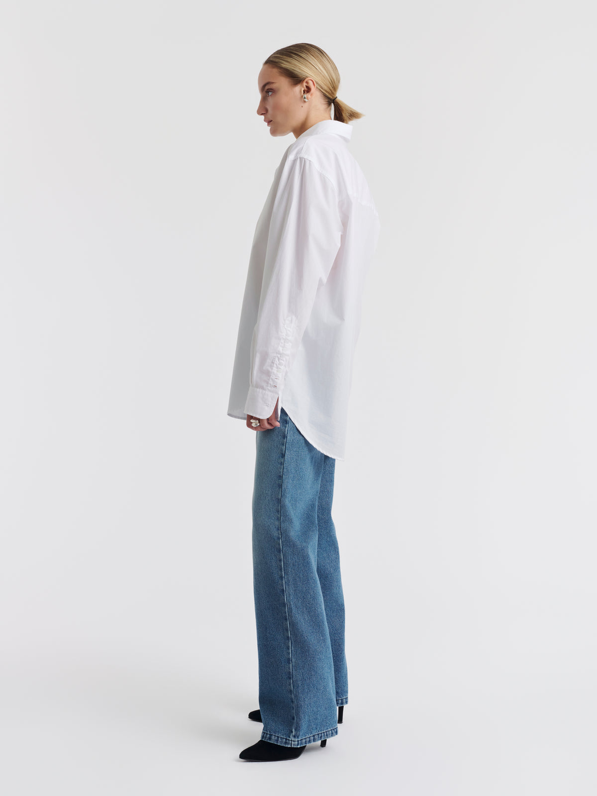 White MEL oversized shirt worn with blue JENNI jeans