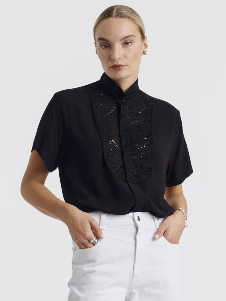 Broderie anglaise bib of the FAY shirt