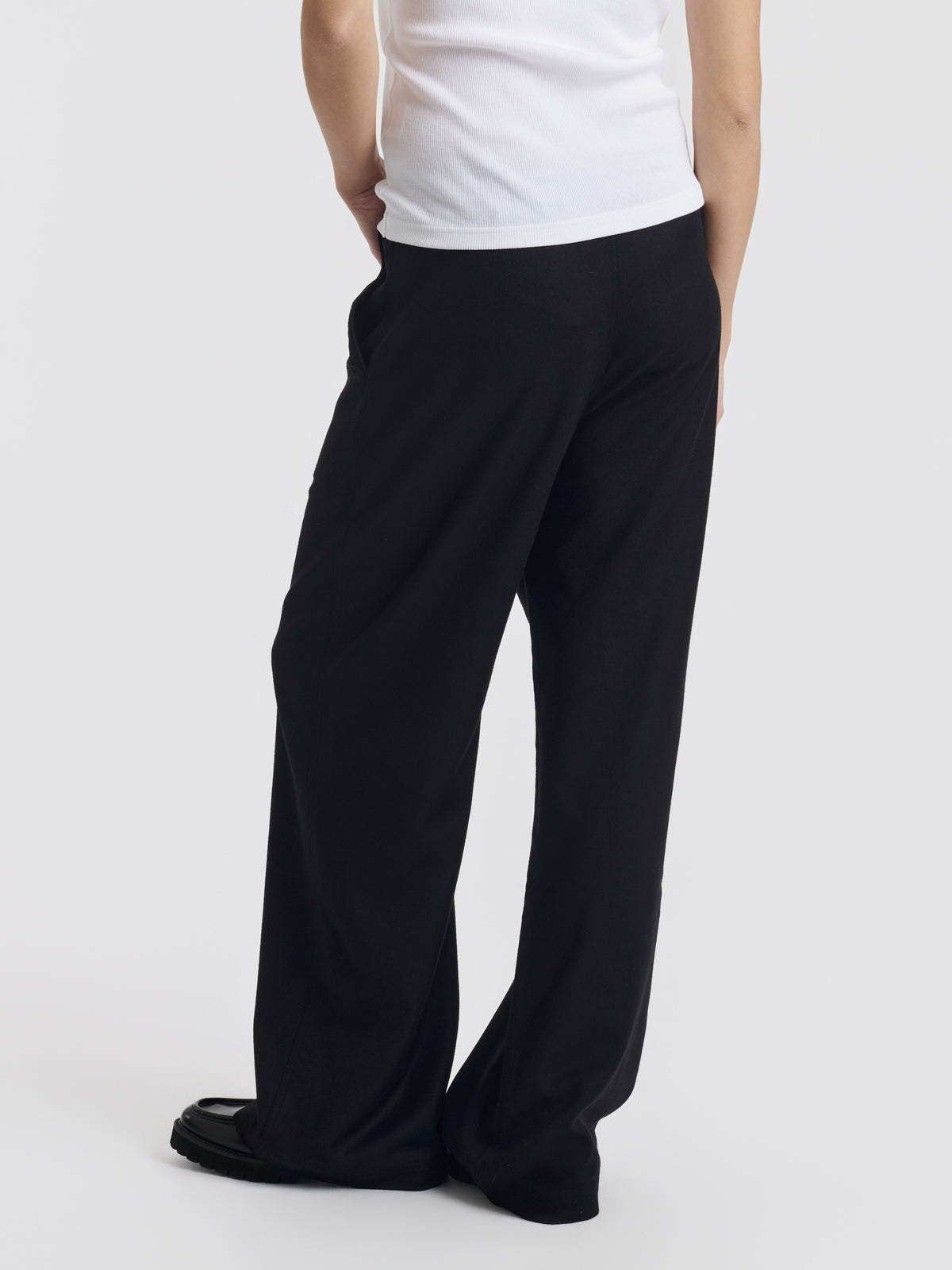 sdsh-vic-flannel-trousers-black-back.jpg