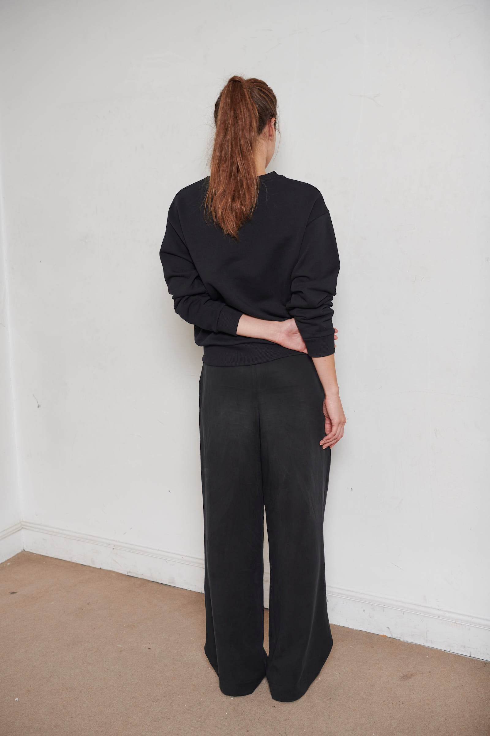 SARAH DE SAINT HUBERT relaxed fit sweatshirt, featuring our signature 'Love her Wild' print. Made from a 100% cotton fleece, colour black. Made in Portugal