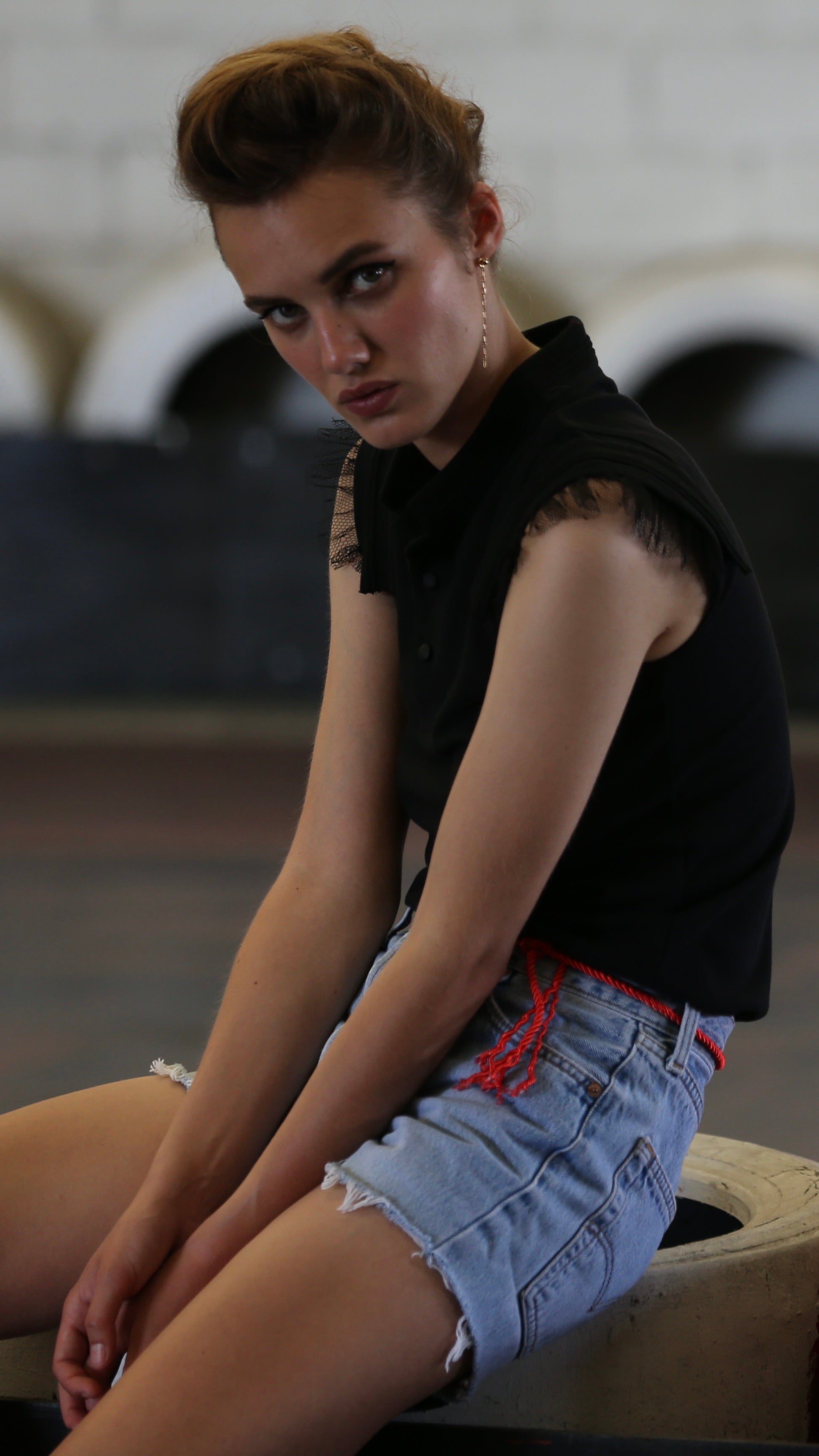 SARAH DE SAINT HUBERT black piqué polo shirt made of cotton piqué jersey with plumetis ruffles. Feminine and comfy fit.