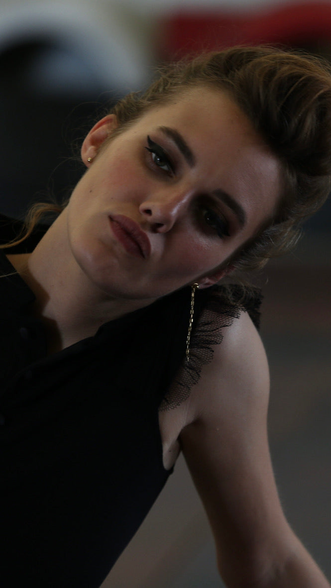 SARAH DE SAINT HUBERT black piqué polo shirt made of cotton piqué jersey with plumetis ruffles. Feminine and comfy fit.