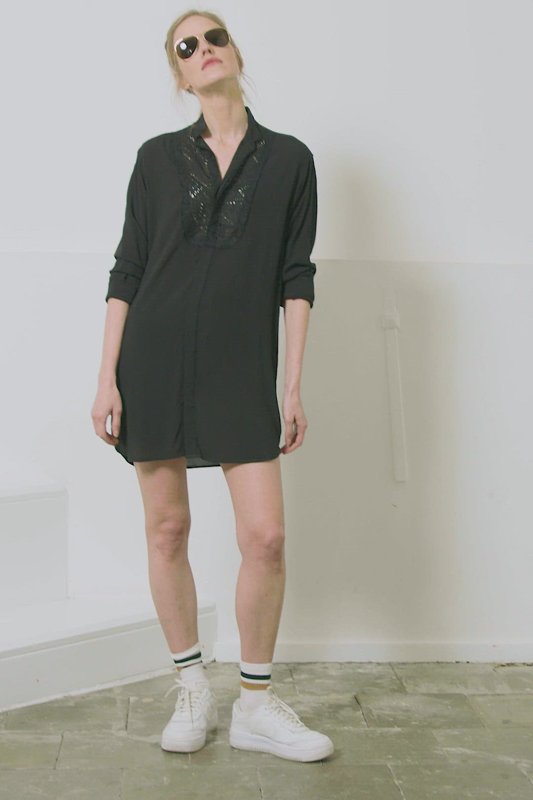 Fluid black shirt dress for women with English embroidery application, loose fit. Smoldering cuffs with self-covered black viscose buttons with black cotton eyelet embroidery. 100% Viscose. Made in portugal