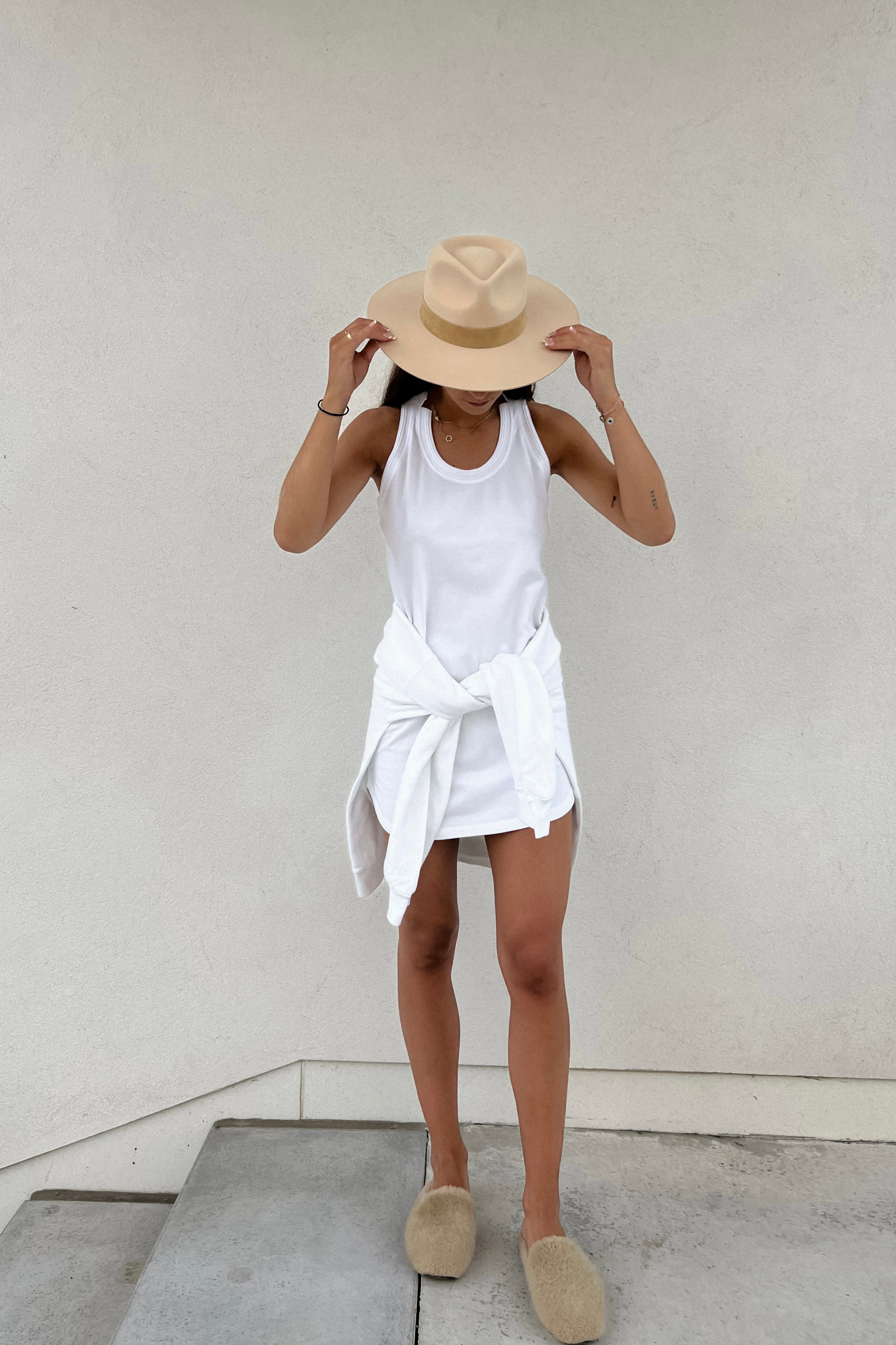 SARAH DE SAINT HUBERT white raceback tunique made of cotton piqué jersey with iconic raw-cut rib borders details. Oversized and straight fit.