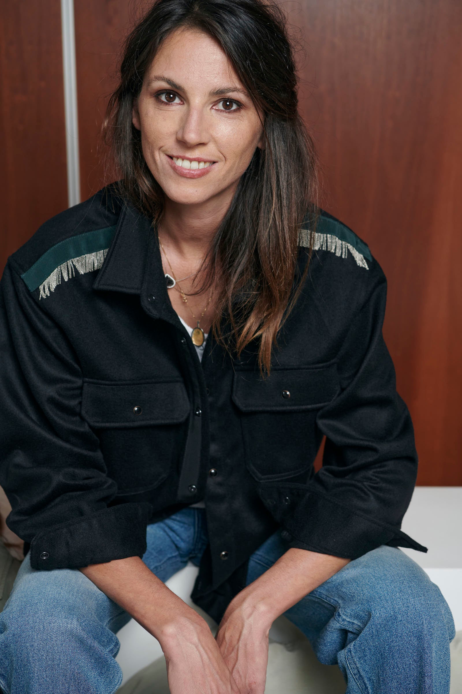 SARAH DE SAINT HUBERTSuper soft black wool-cashmere boyfriend over shirt hand-embroidered chains at the shoulders, black enamel snap buttons & dark green gros-grain tape trimmings. 2 chest pockets at the front. Straight and relaxed fit, one size fits all. Classic backside pleat Made in Portugal.