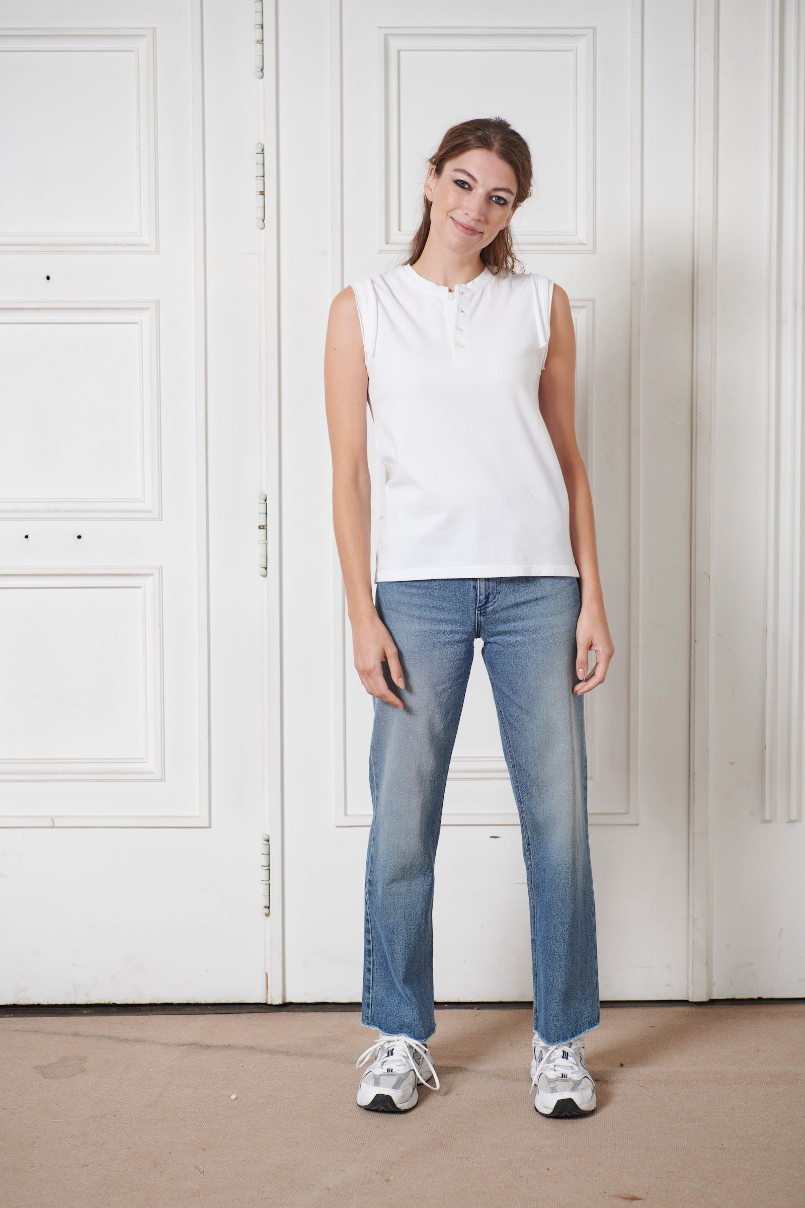 Women's white piqué polo shirt with iconic ribbed trim details. Straight fit. White satin applications around the armholes. 100% cotton jersey. Made in portugal