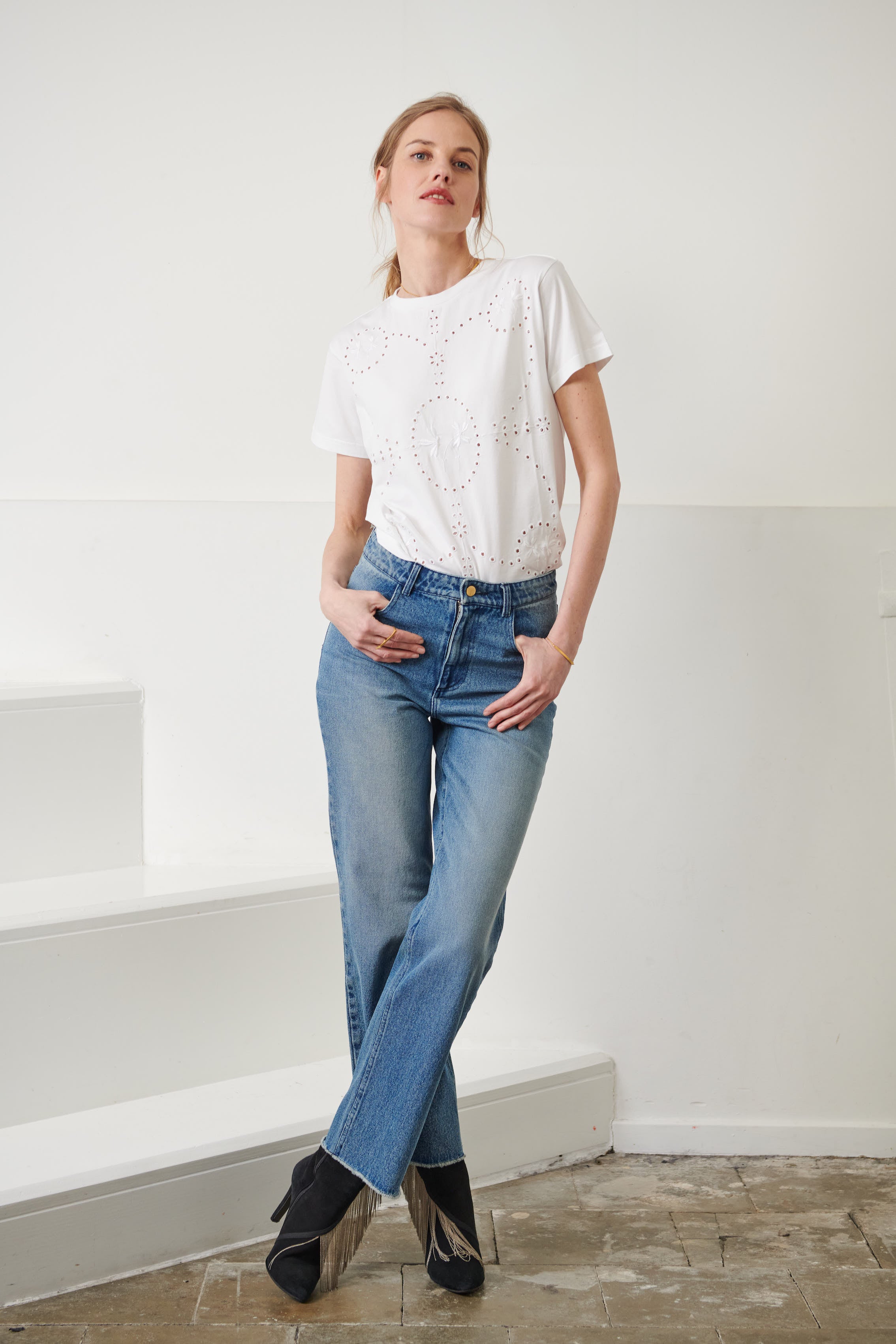 The Daisy Embroidered Tee is one of our heritage inspired pieces! It has a straight & relaxed fit, and features the SDSH signature embroidery at the frontside. The material is 100% certified organic cotton. It is made in Portugal in limited quantities.