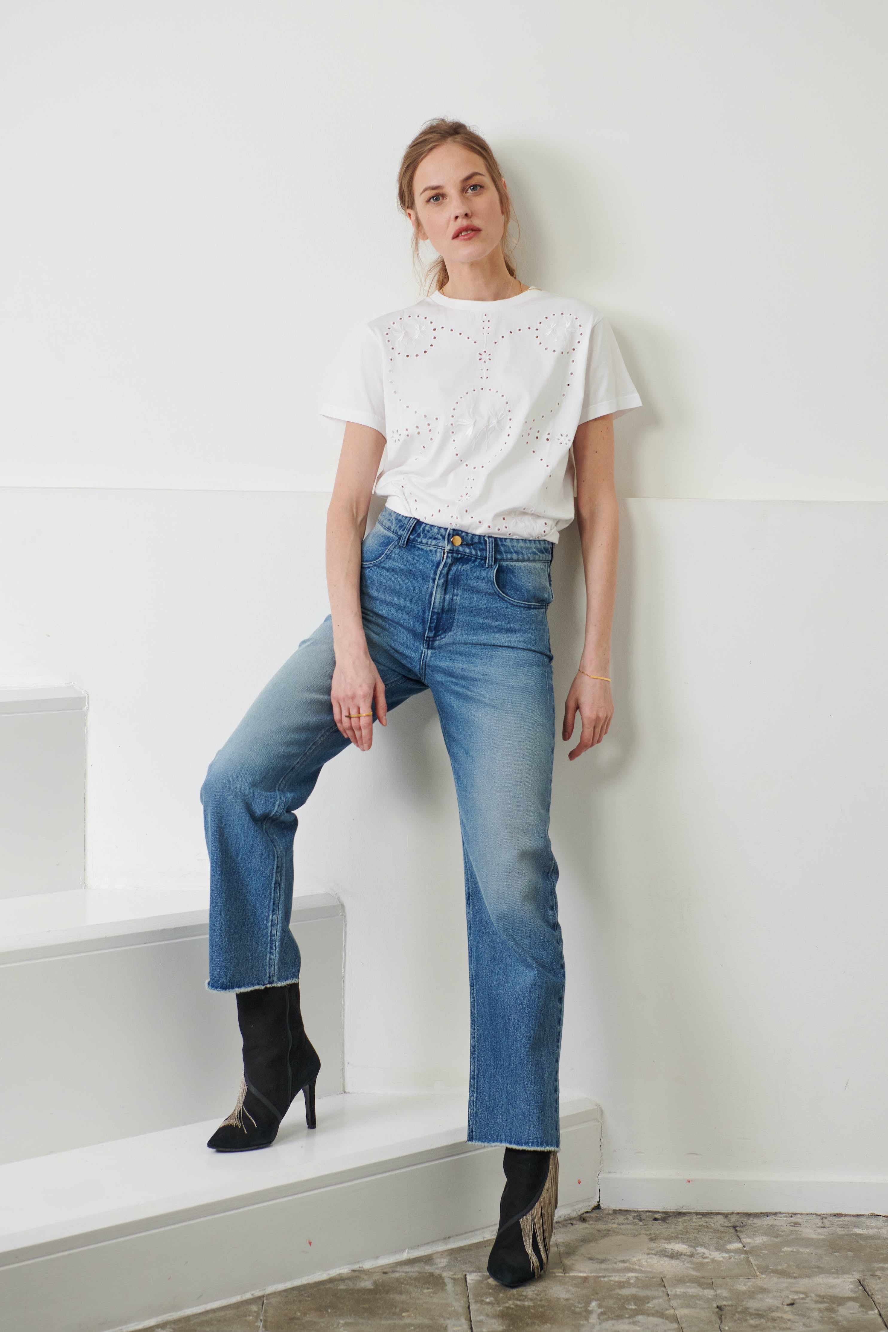 The Daisy Embroidered Tee is one of our heritage inspired pieces! It has a straight & relaxed fit, and features the SDSH signature embroidery at the frontside. The material is 100% certified organic cotton. It is made in Portugal in limited quantities.