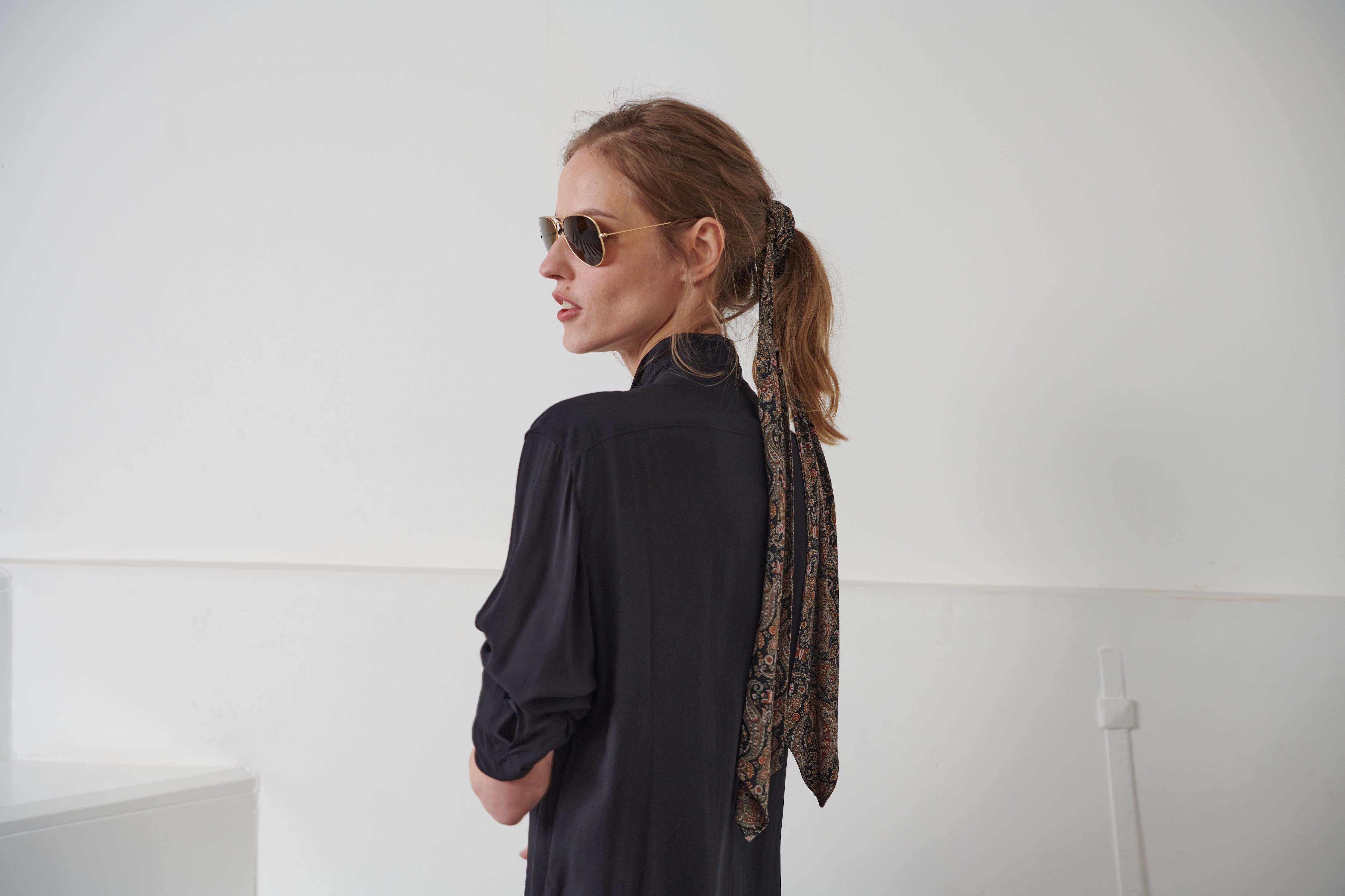 Fluid black shirt dress for women with English embroidery application, loose fit. Smoldering cuffs with self-covered black viscose buttons with black cotton eyelet embroidery. 100% Viscose. Made in portugal