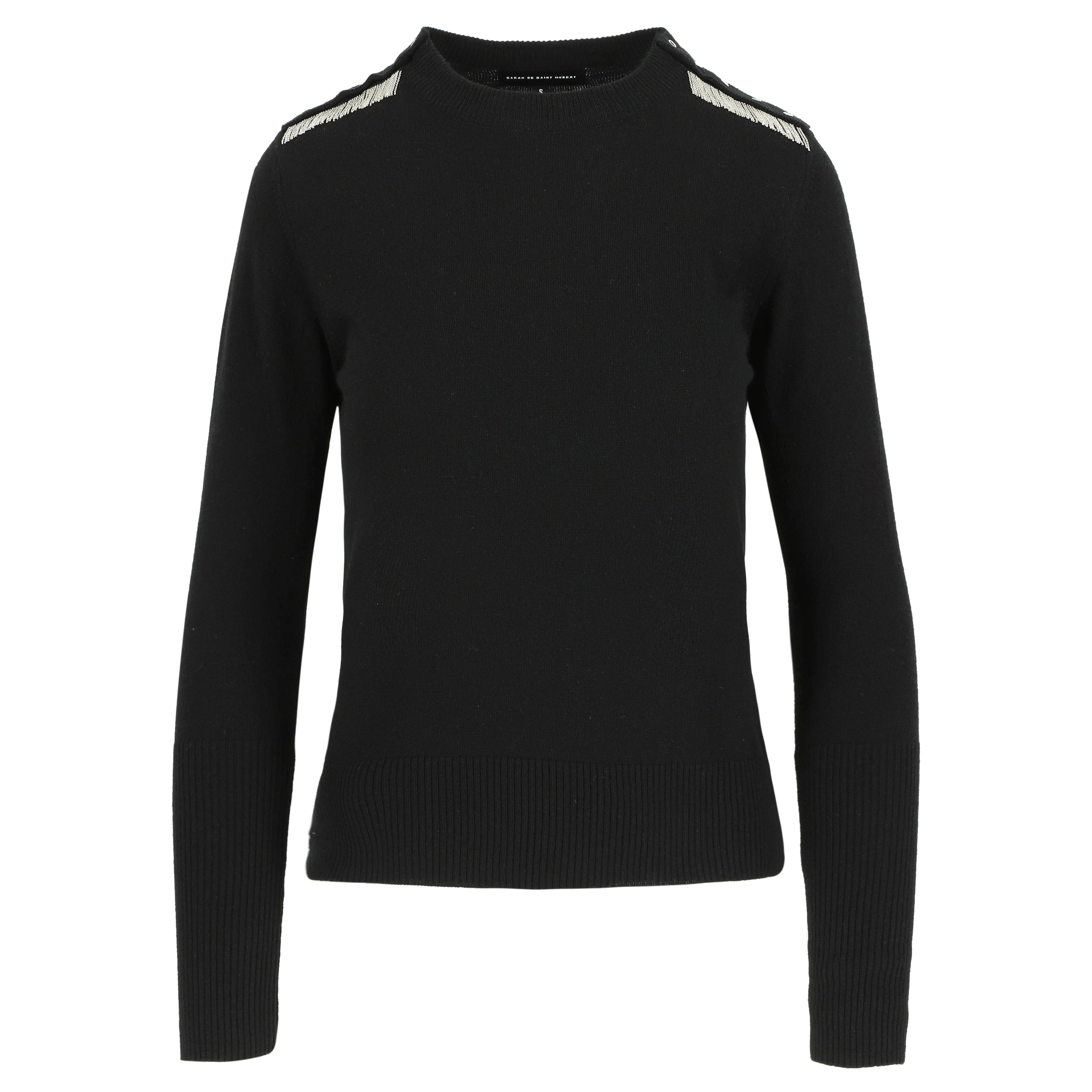 Women's jumper in ultra soft light gray knit with round neck, straight fit. hand-embroidered chains on the shoulders, black band with metallic snaps on the shoulders, high ribbed sleeves. Viscose - cashmere. Made in portugal