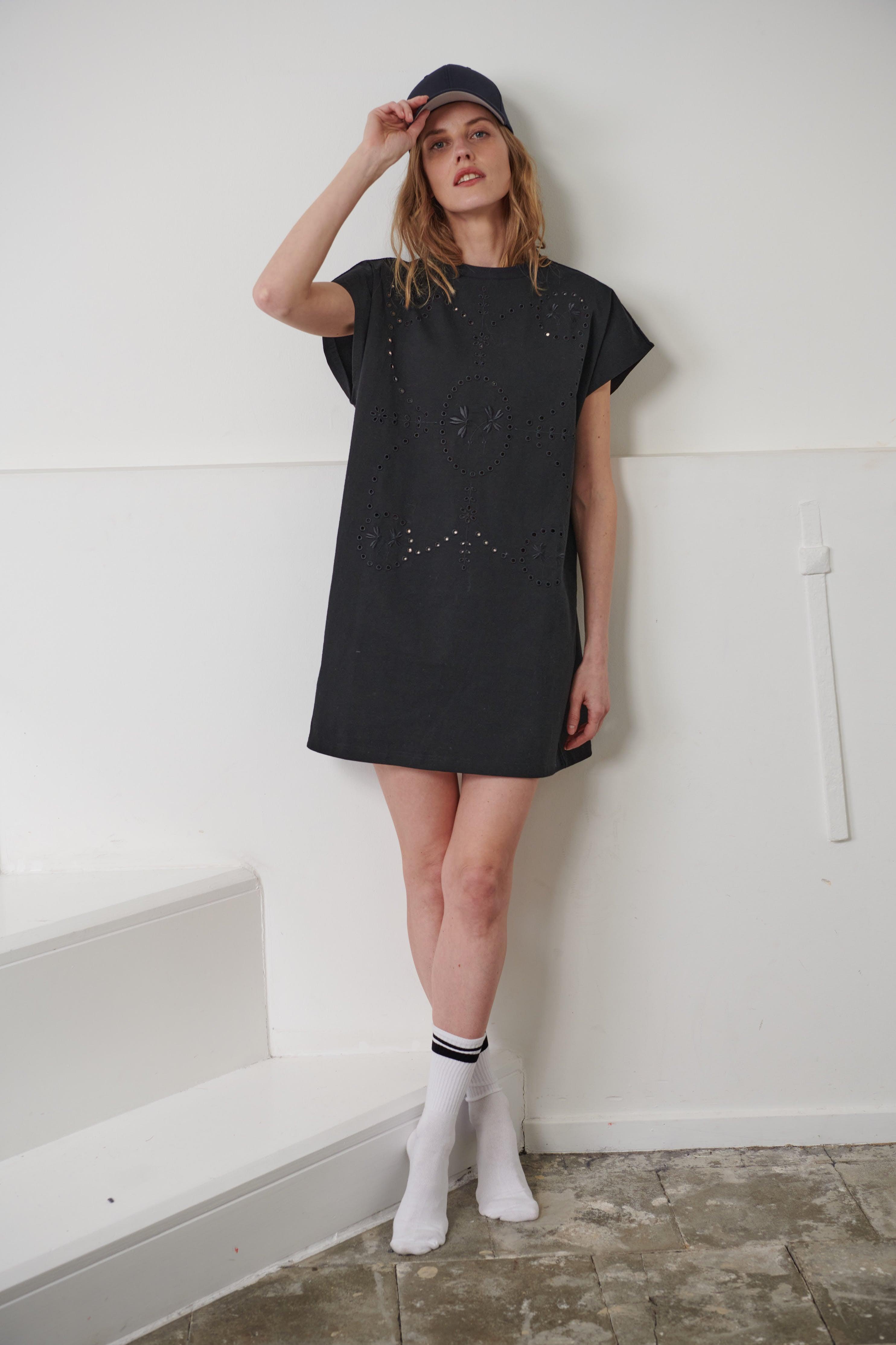 TAMARA EMBROIDERED DRESS - Black
