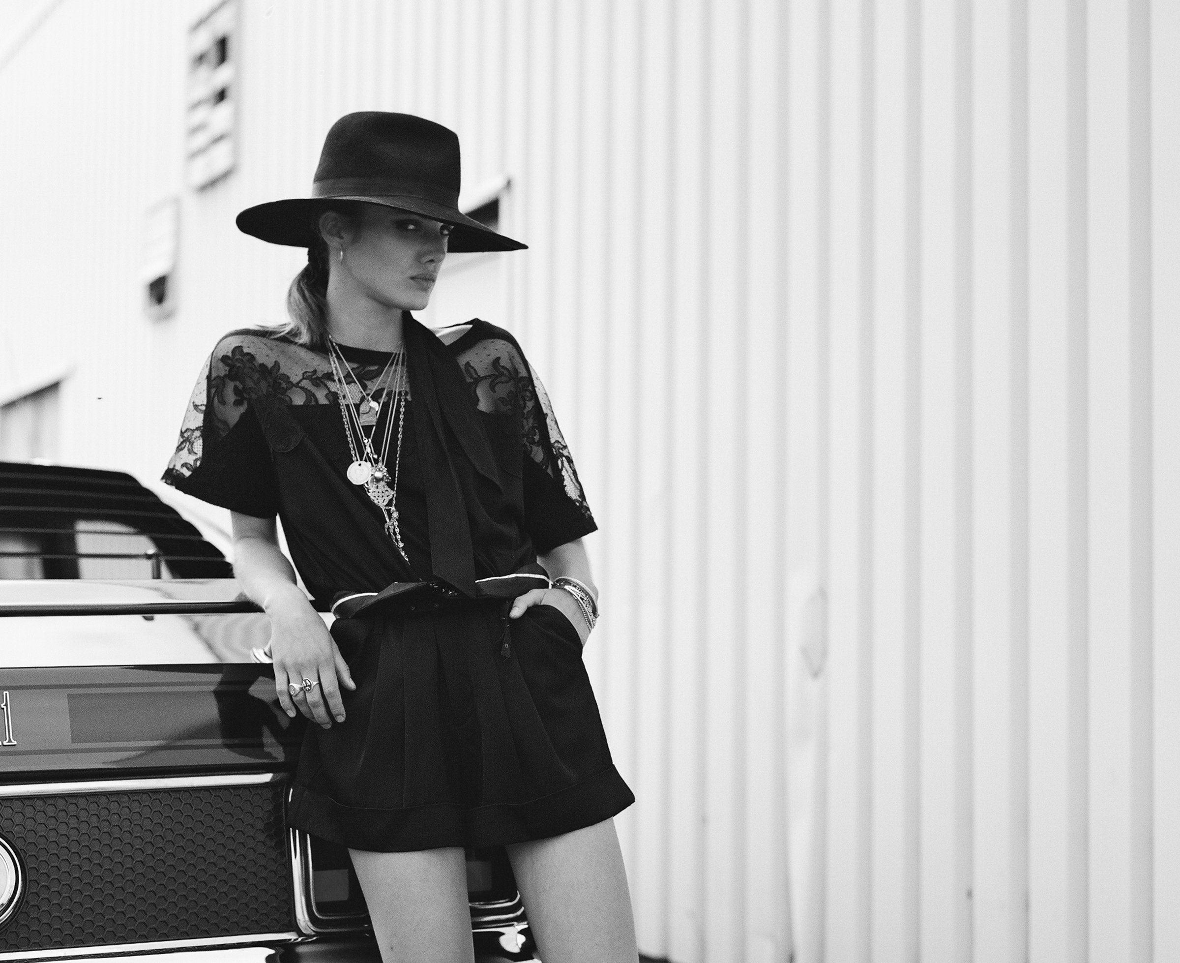 SARAH DE SAINT HUBERT black high-waisted shorts made of viscose - cotton blend with double waist loops. A feminine and flattering fit.