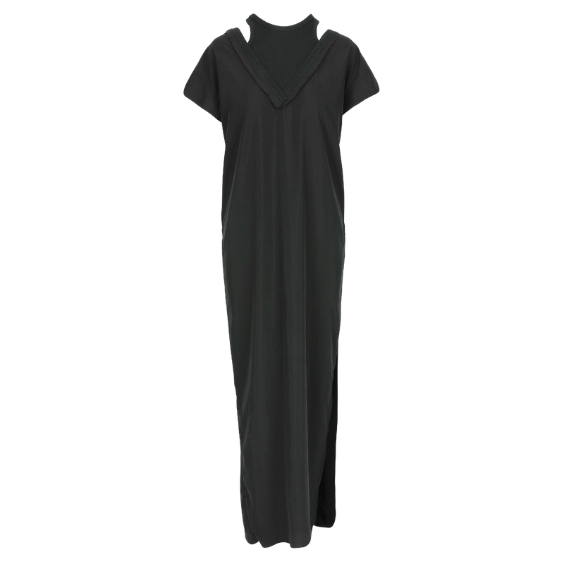 SARAH DE SAINT HUBERT zwarte lange tanktop/t-shirt jurk van katoen met een v-hals aan de voor- en achterkant. Vrouwelijke, vloeiende en comfortabele pasvorm.