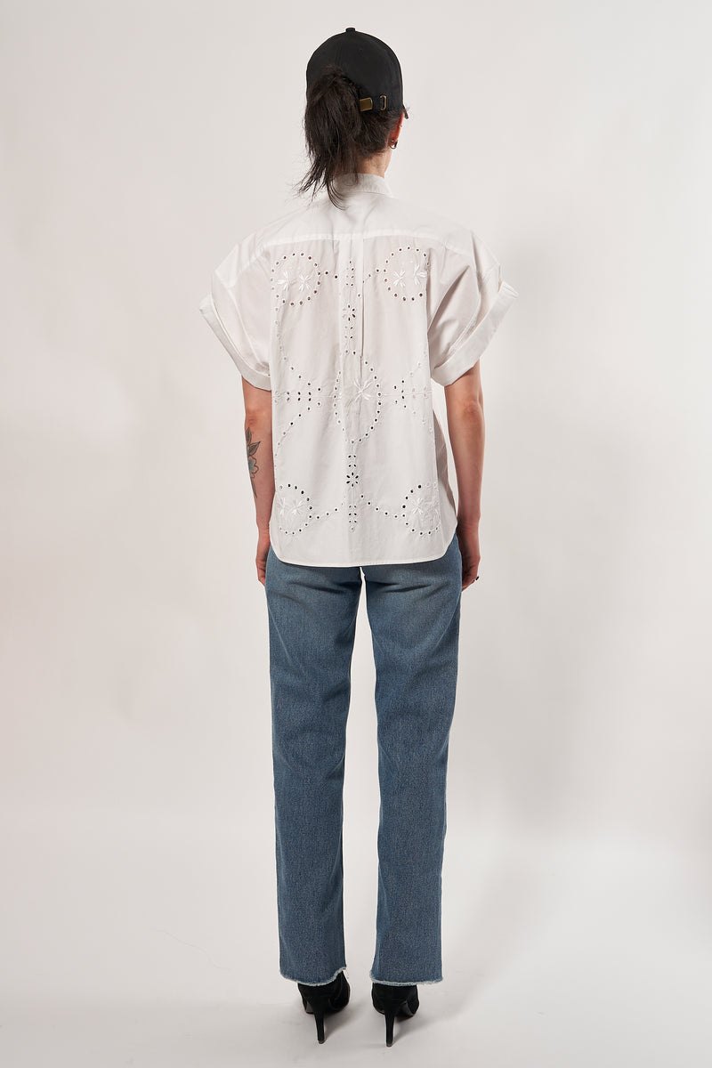 SARAH DE SAINT HUBERT Embroidered cotton shirt for women. Oversized fit and short rolled up sleeves, one front pocket, cropped front, 100% cotton. Made in Portugal.