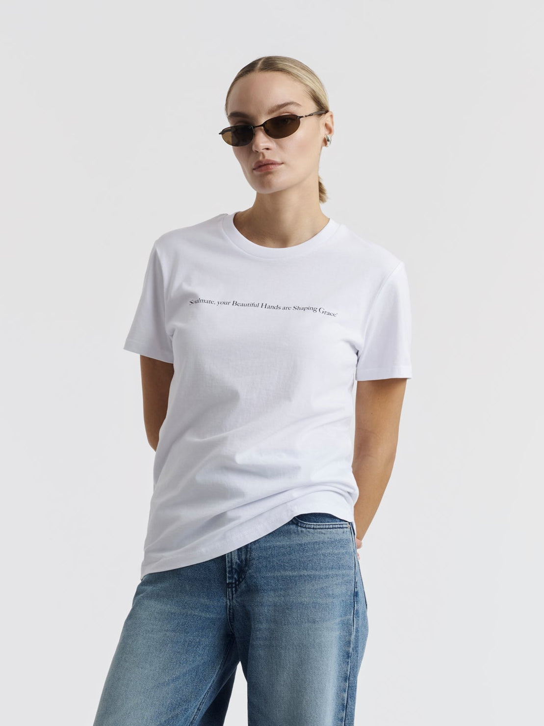 White DEVA T-shirt worn with blue JENNI jeans and the SYLVIE belt