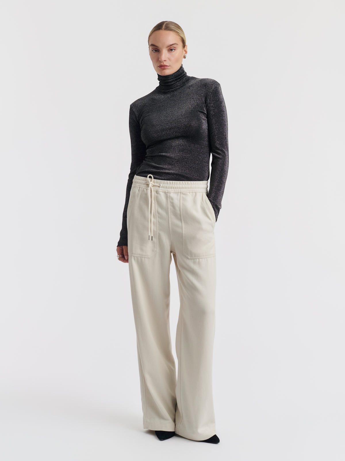 ELISABETH top worn with seashell VIC LYOCELL trousers
