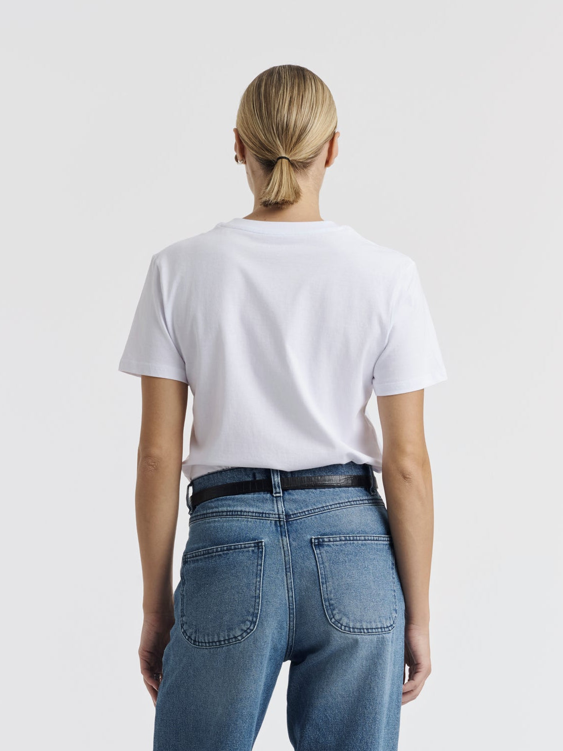 White DEVA T-shirt worn with blue JENNI jeans and the SYLVIE belt