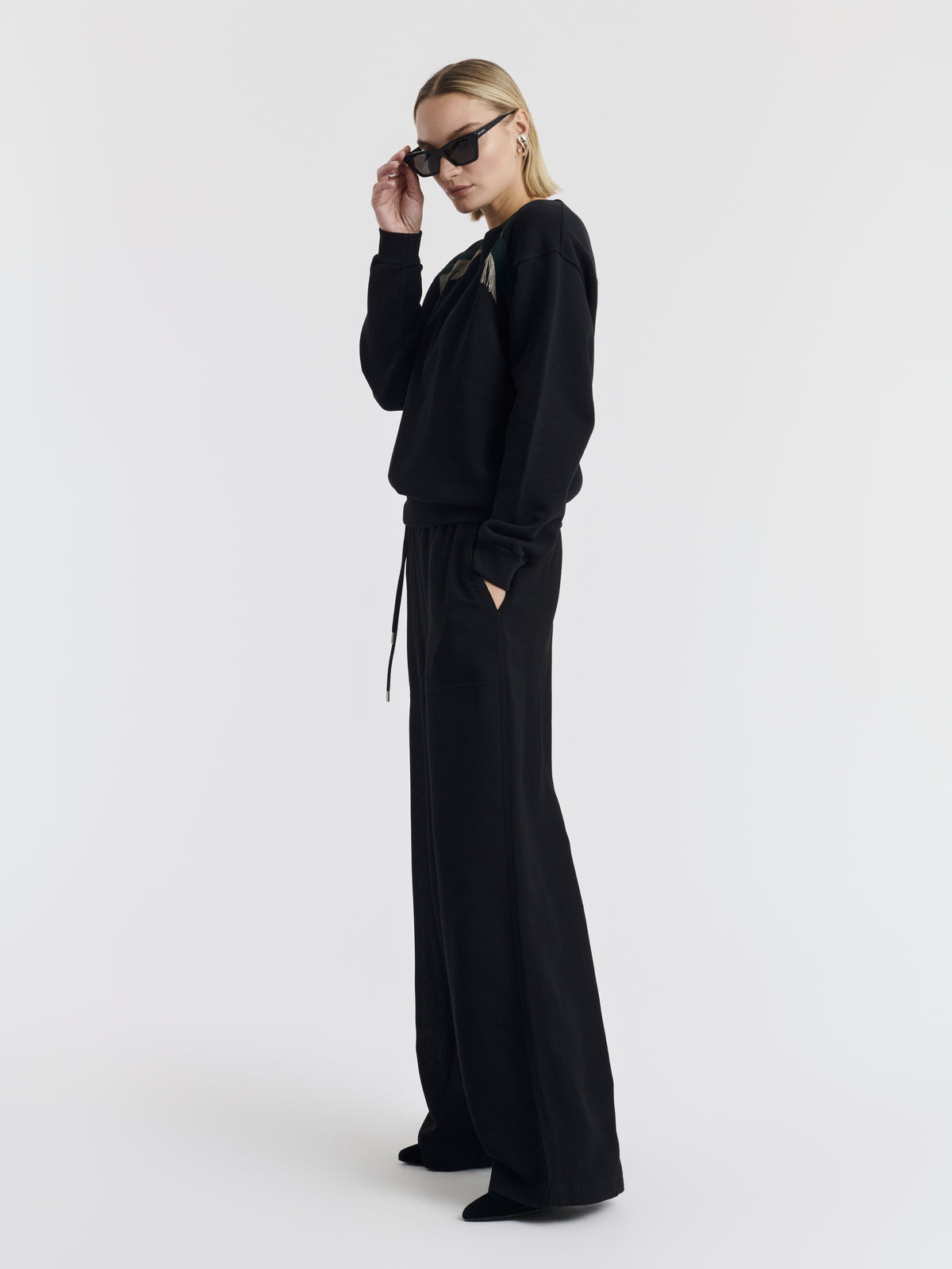 VIC WOOL CREPE TROUSERS - Black