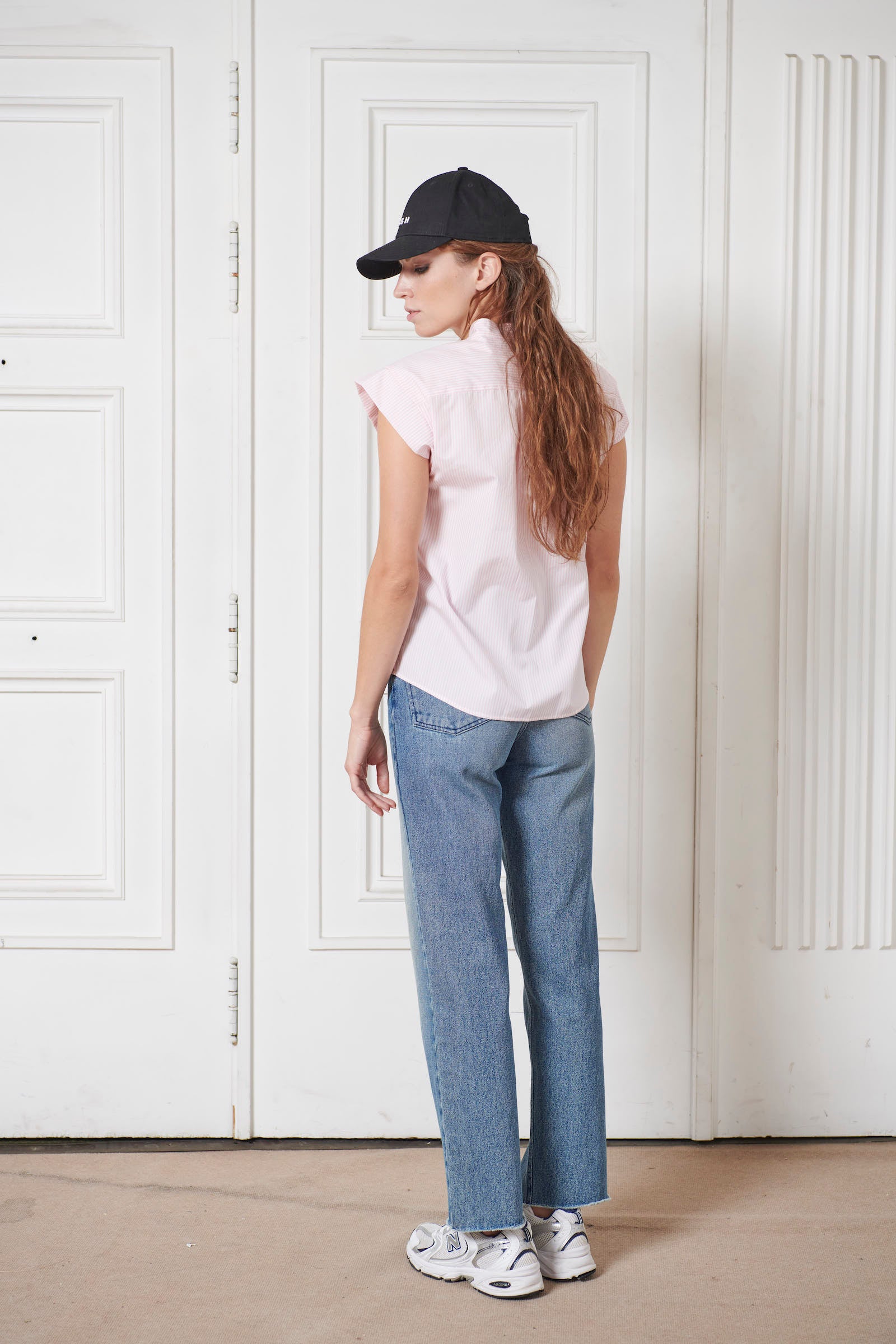 SARAH DE SAINT HUBERT structured shoulders cotton shirt  with 2 front pockets & blind front placket. Fresh pink stripes on a white base. Straight fit, true to size. 100% Italian cotton. Made in Portugal