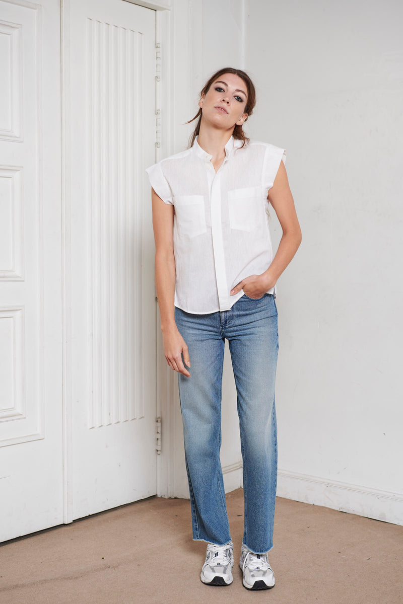 SARAH DE SAINT HUBERT structured shoulders cotton shirt with 2 front pockets & blind front placket. White stripes in relief on a white base. Straight fit, true to size. 100% Italian cotton. Made in Portugal