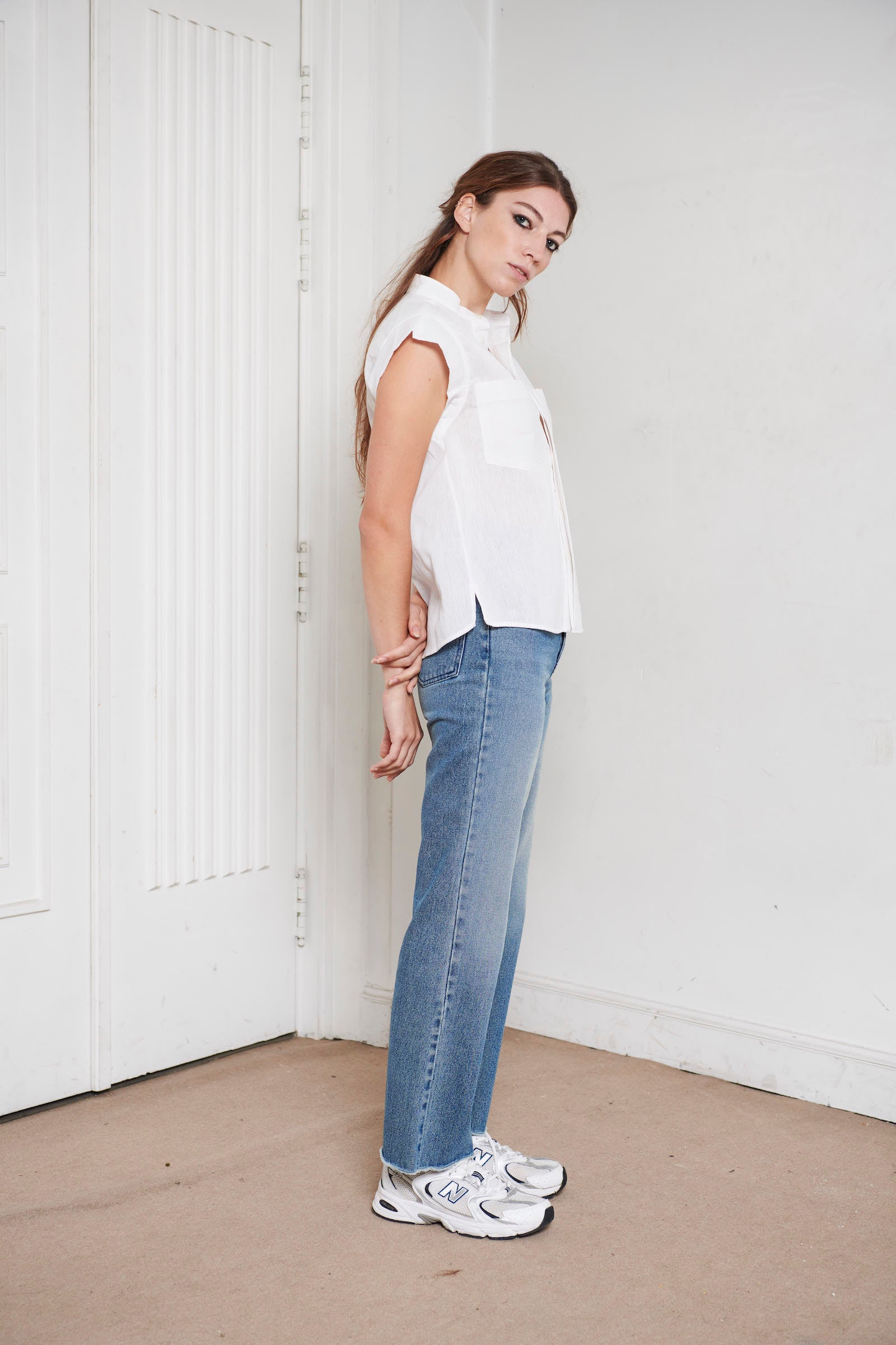 SARAH DE SAINT HUBERT structured shoulders cotton shirt with 2 front pockets & blind front placket. White stripes in relief on a white base. Straight fit, true to size. 100% Italian cotton. Made in Portugal