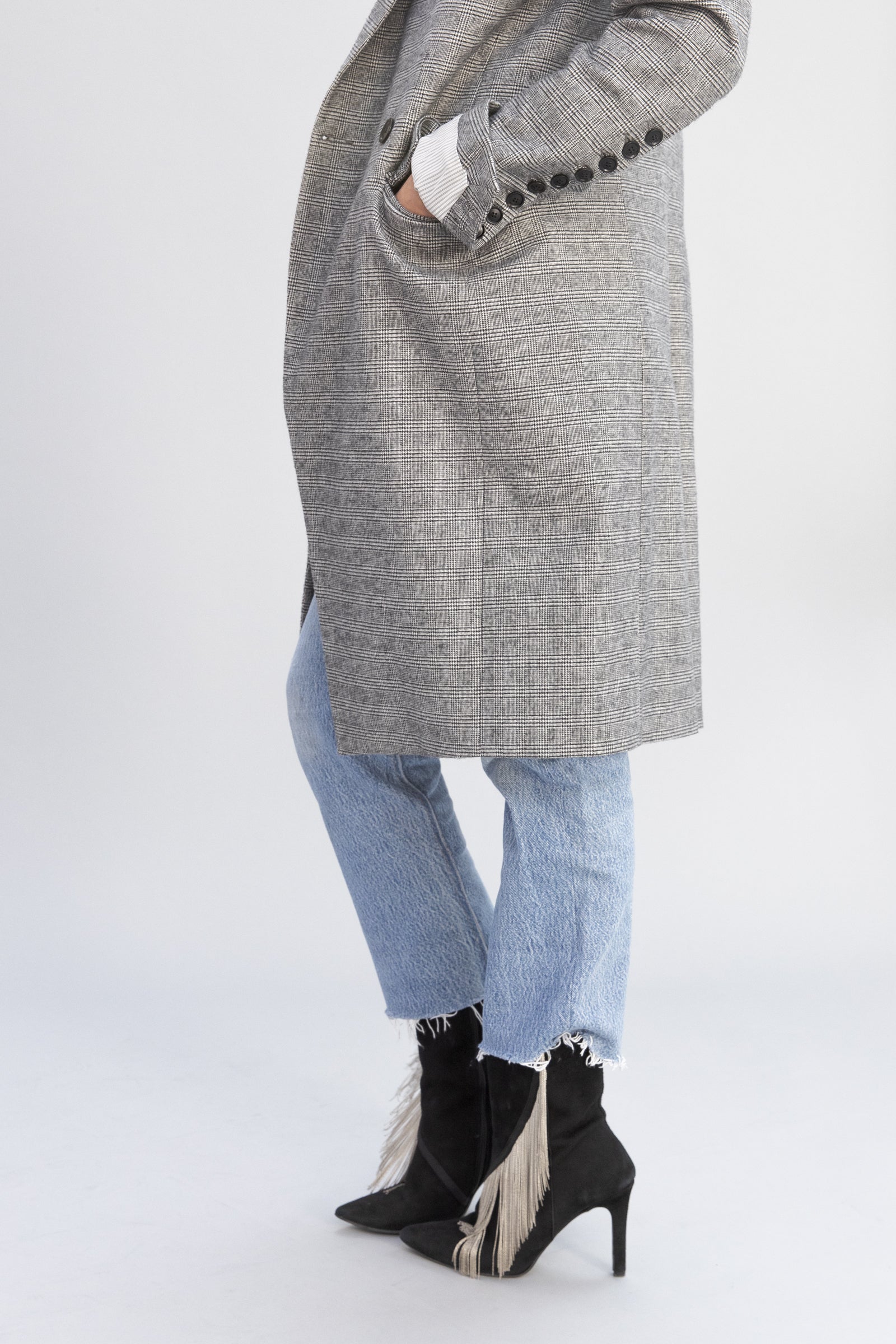 SARAH DE SAINT HUBERT grey 'Princes of Wales' coat made of soft touch cotton with iconic details. Straight fit.