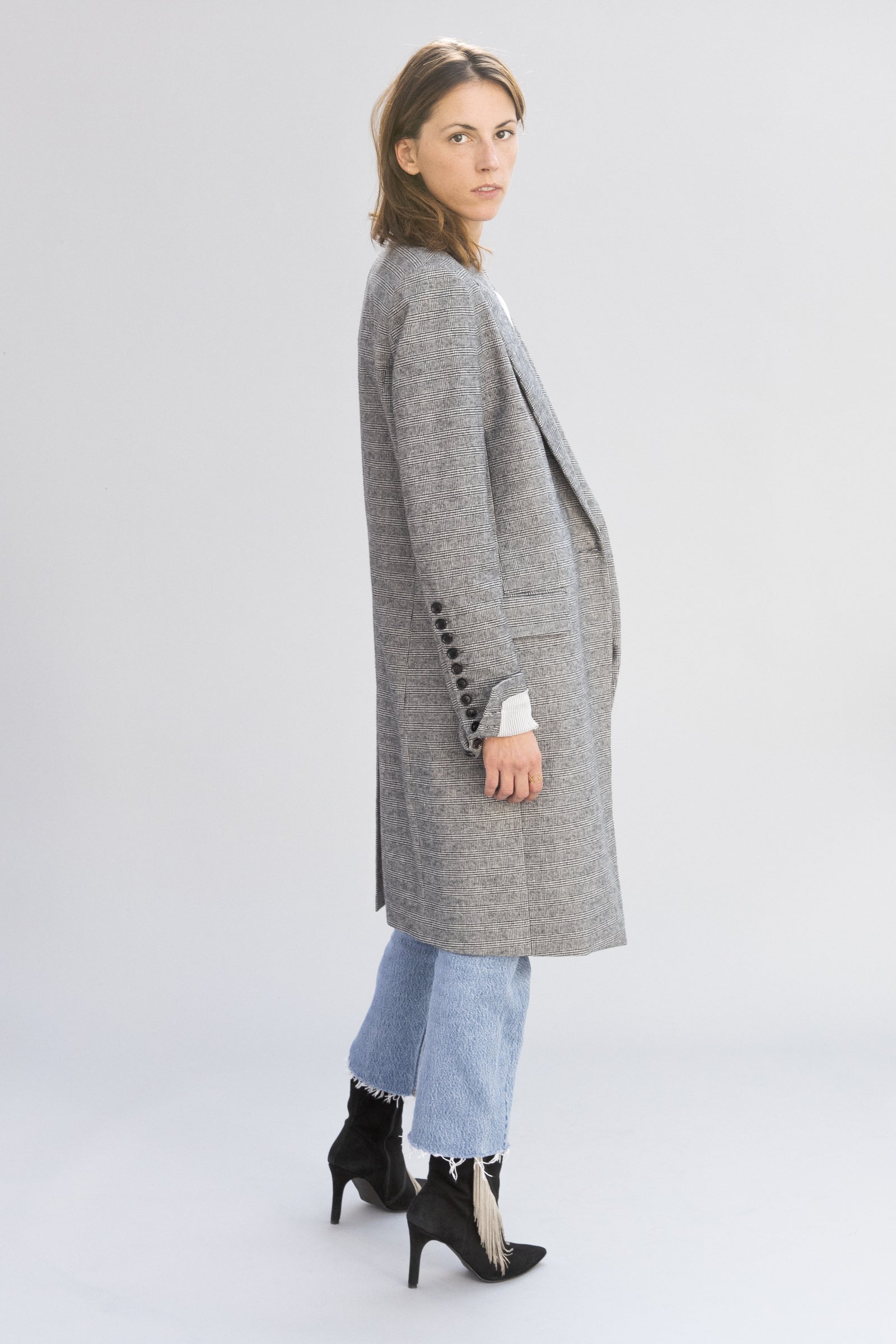 SARAH DE SAINT HUBERT grey 'Princes of Wales' coat made of soft touch cotton with iconic details. Straight fit.