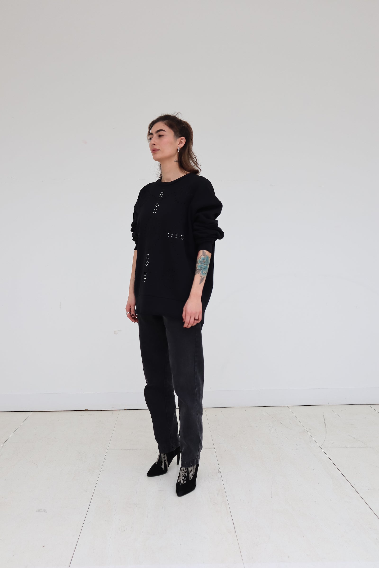 Signature Sweatshirt featuring our iconic 'broderie anglaise' at the front. Hand-Embroidered in BELGIUM with small pearls at the front (perles de cultures, 'grains de riz'). Relaxed fit, dropped shoulders. 100% black cotton. Made in Portugal, embroidered in Belgium other sizes available on demand