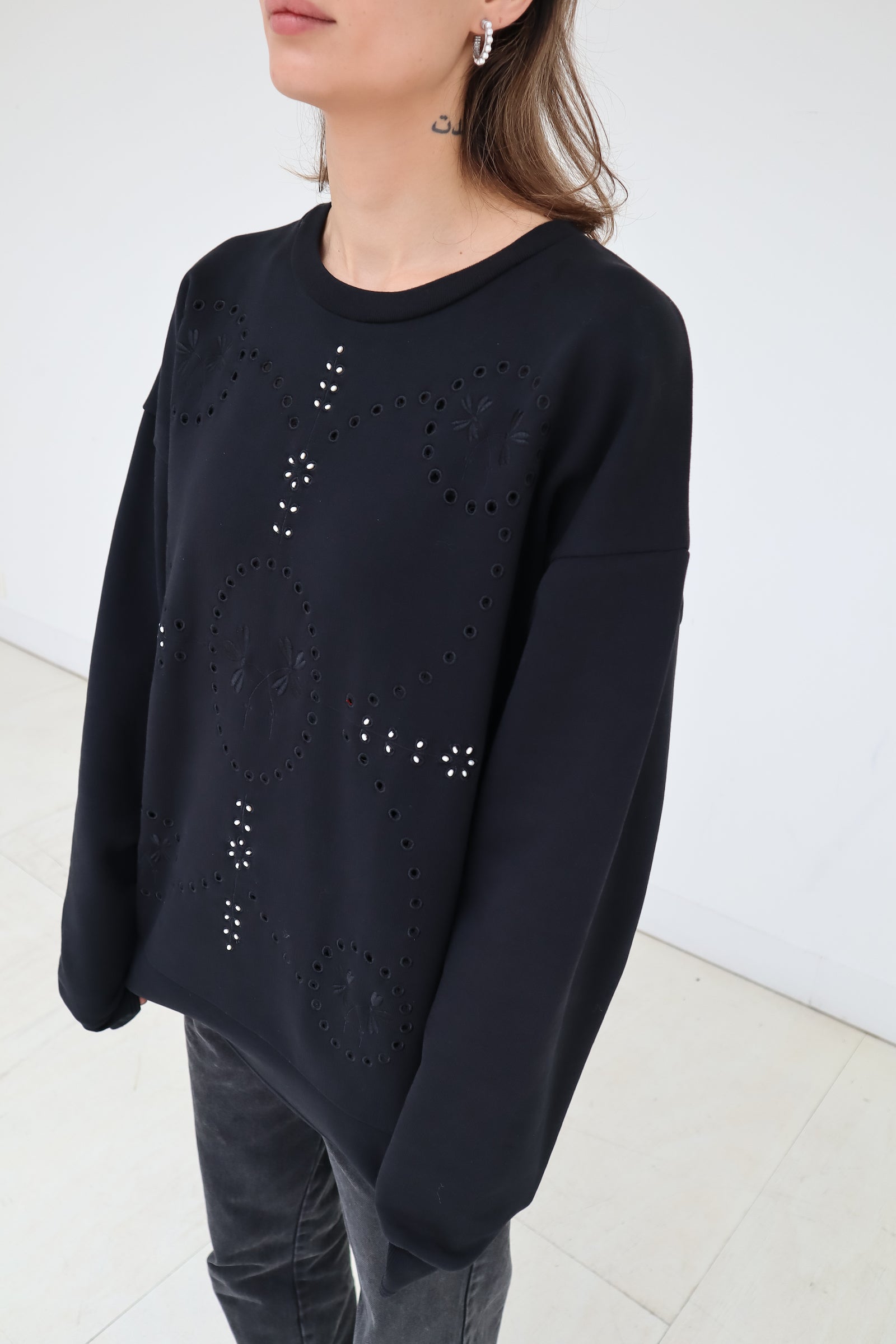 Signature Sweatshirt featuring our iconic 'broderie anglaise' at the front. Hand-Embroidered in BELGIUM with small pearls at the front (perles de cultures, 'grains de riz'). Relaxed fit, dropped shoulders. 100% black cotton. Made in Portugal, embroidered in Belgium other sizes available on demand